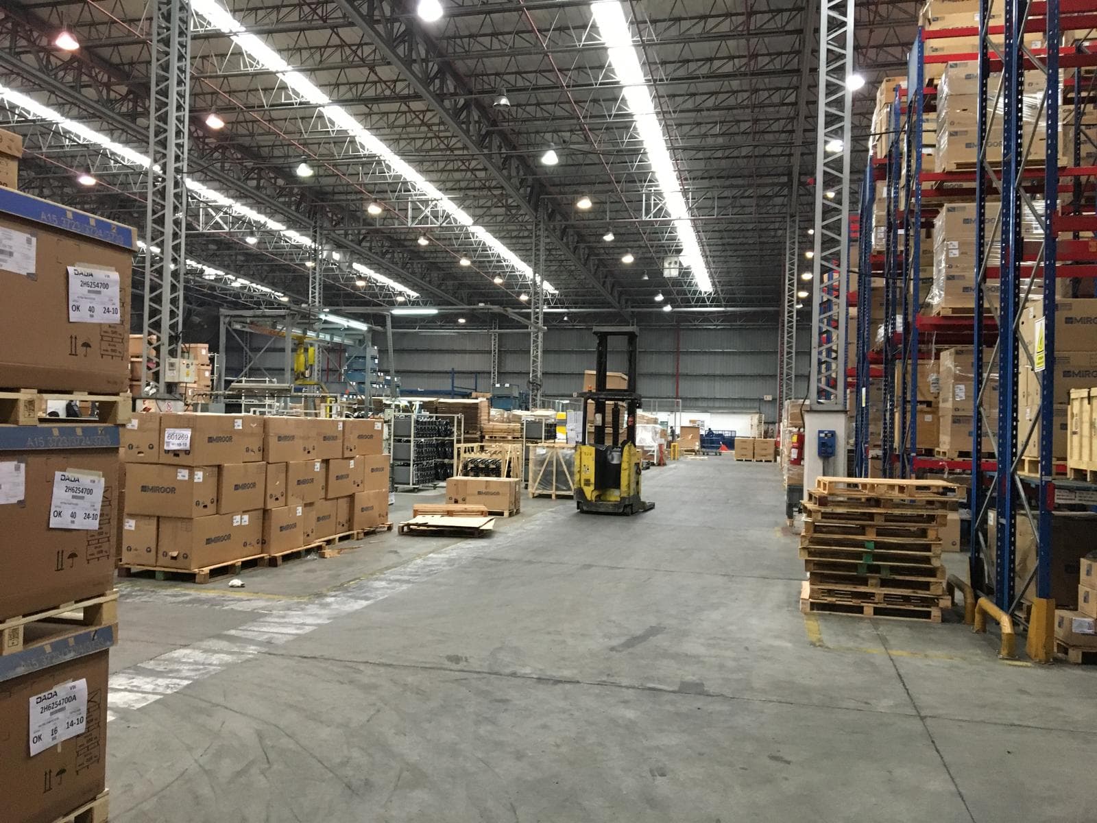 Galpon industrial con accesos para logistica
